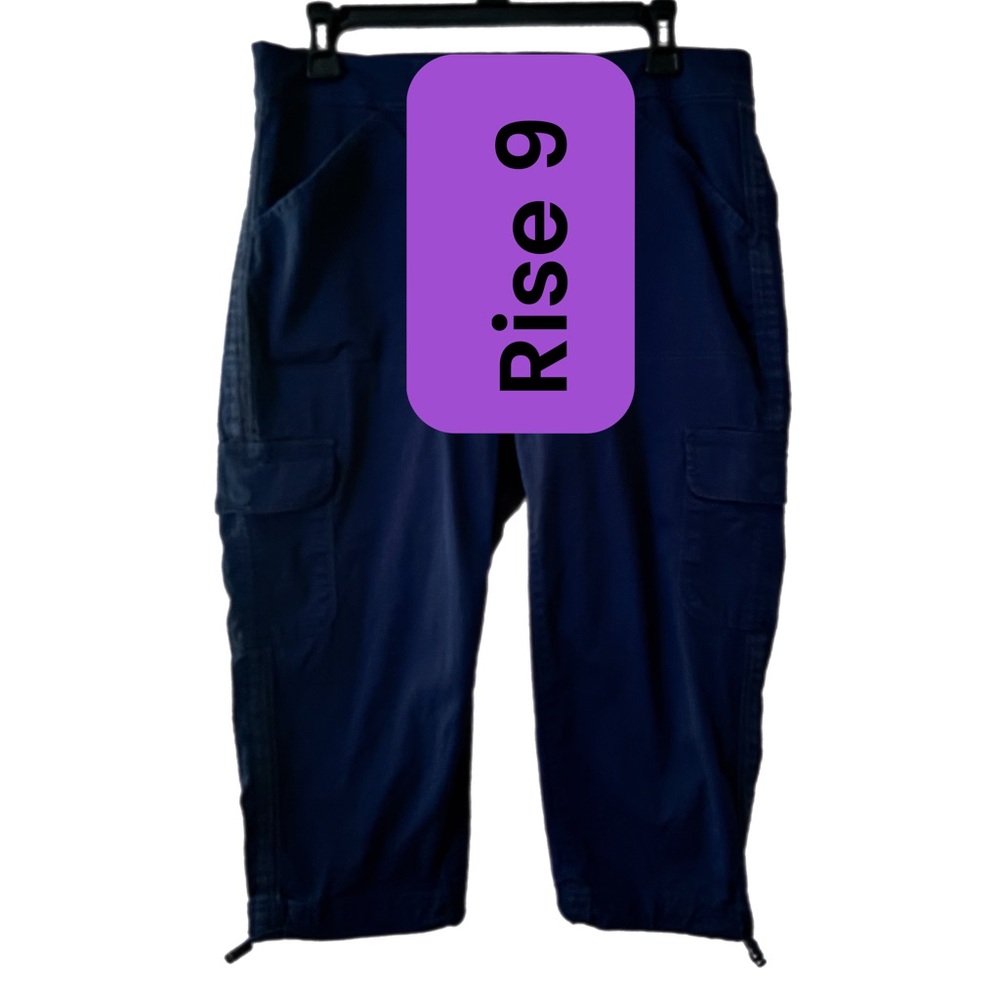 Time and Tru Women's Navy Cargo Capris - Picture 7 of 8